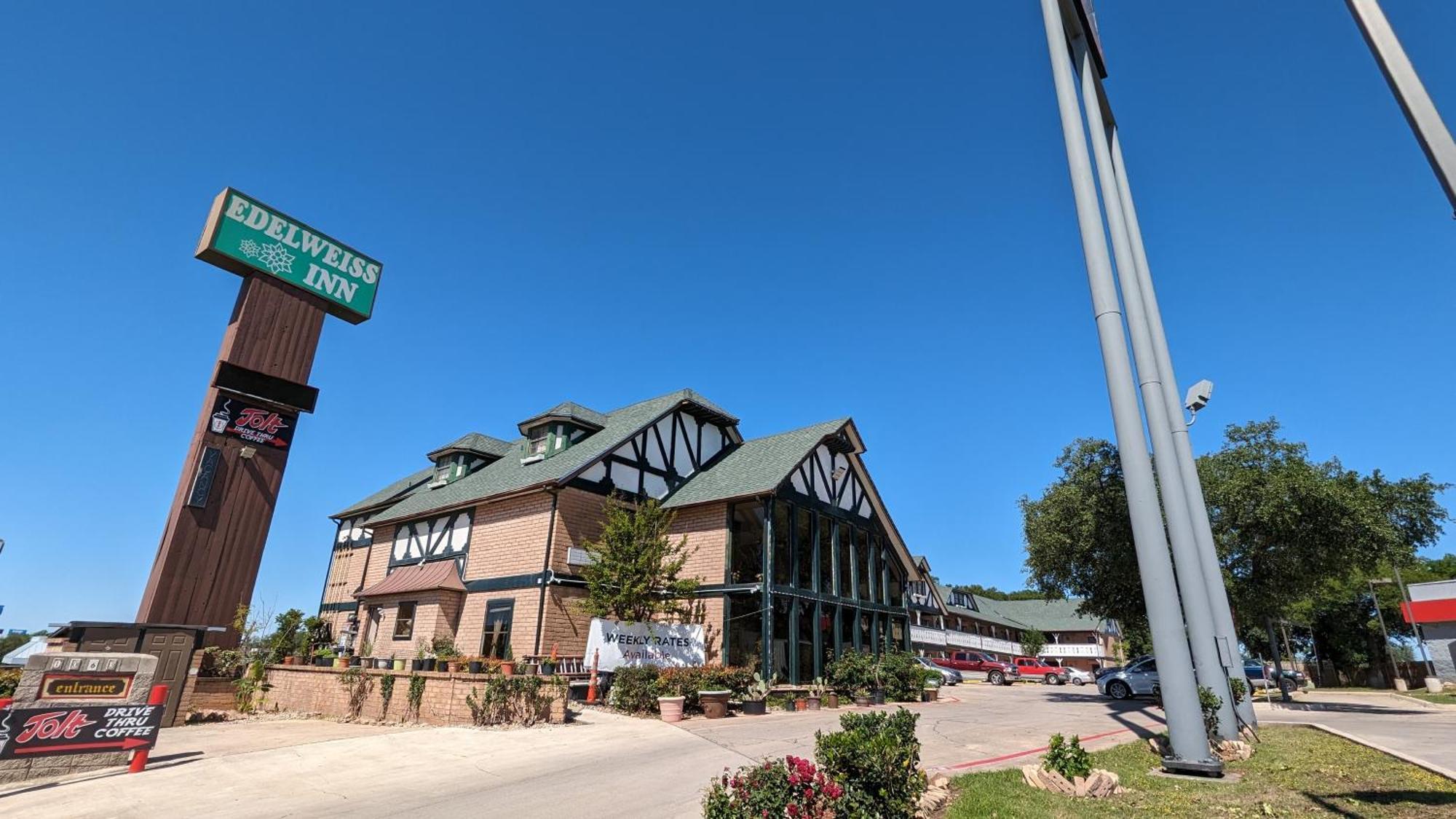 Edelweiss Inn ニューブラウンフェルズ エクステリア 写真